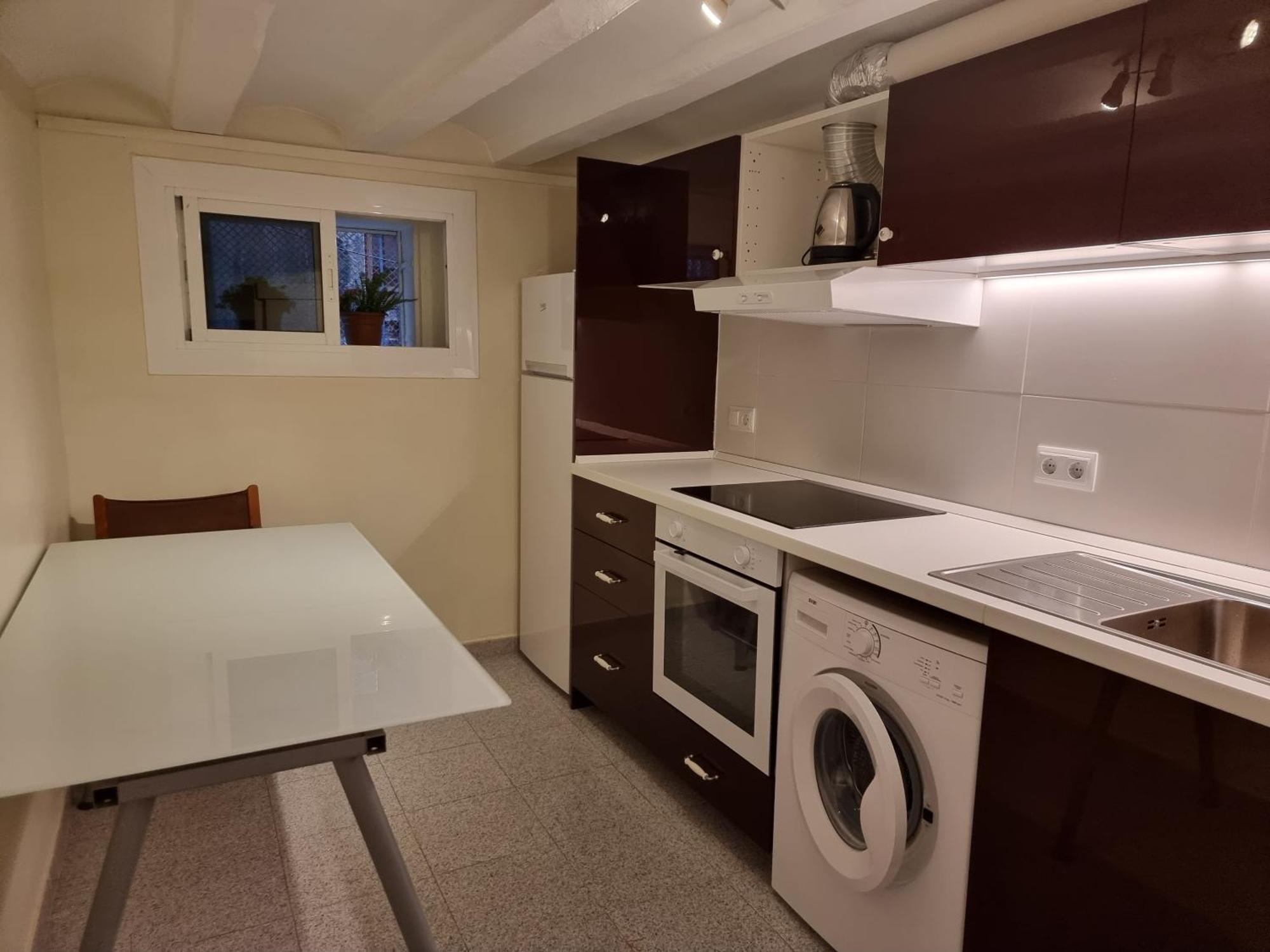 Cozy Apartment Downtown Bcn, Ac, 30 Nigths Min — Foto’s 1